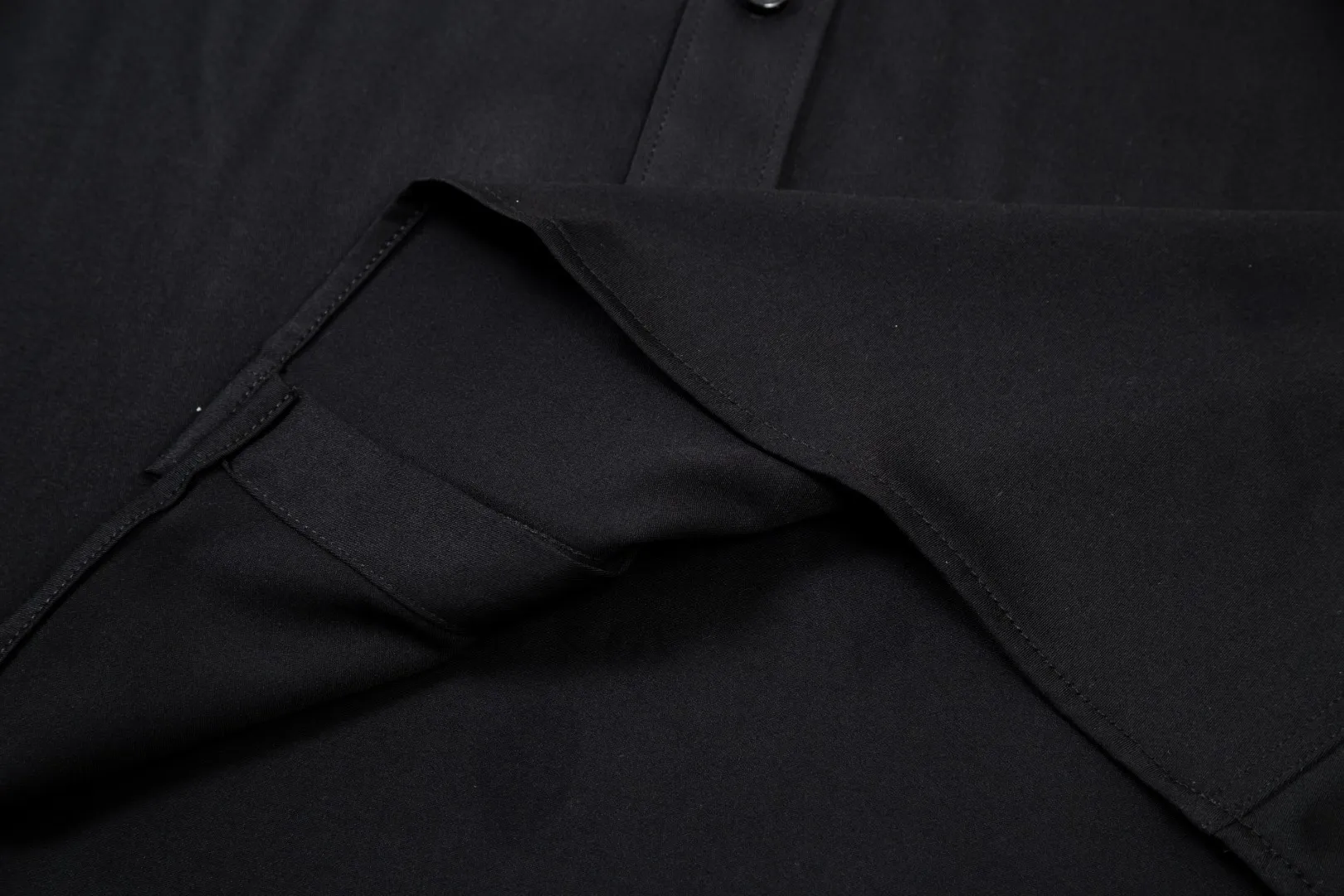 Ferragamo Exquisite logo design high-quality short-sleeved shirt Match-dyed fabric The upper body is full of high-end feel Pure cotton bamboo fiber fabric High quality Men and women Same Style Sizes: 39-43 (M-3XL)